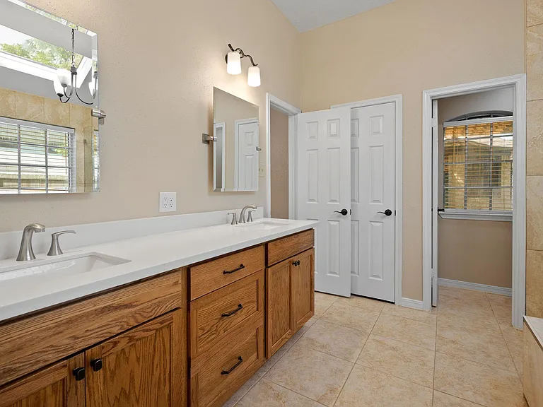 710 Lochnell Dr — Photo 18