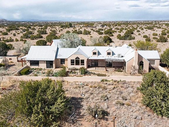 4th image of 42 Pueblo Rd