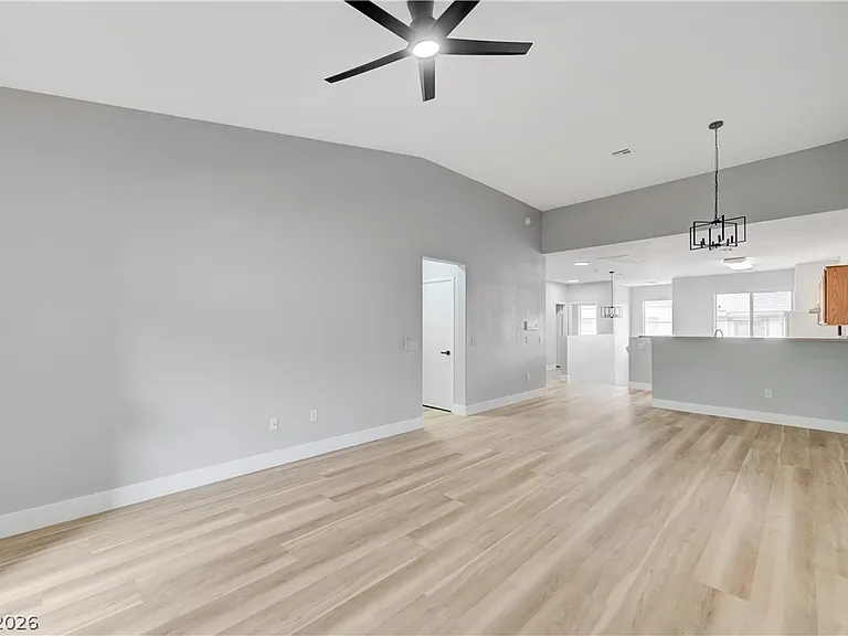 673 Peachy Canyon Cir #203 — Photo 3