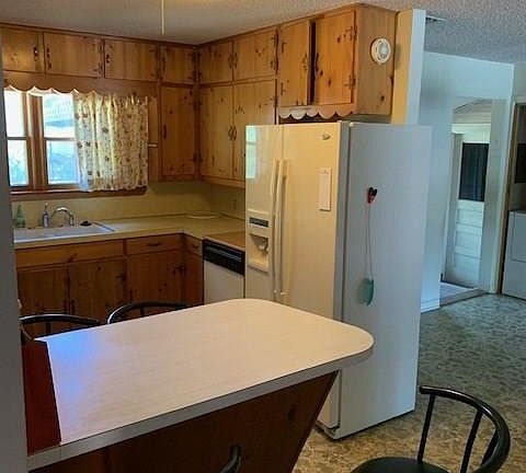 4th image of 210 Walnut Dr