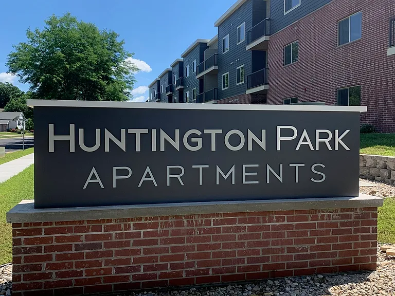 1830 Huntington Park Dr — Photo 7