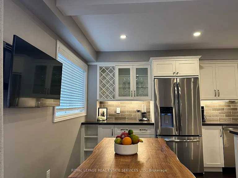 1542 Lancaster Dr #97 — Photo 4