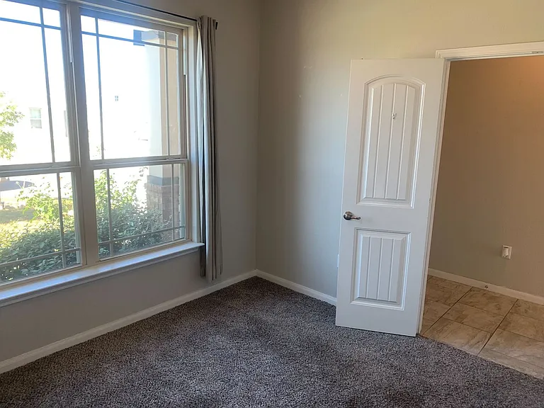 6814 Hibiscus Fls — Photo 3