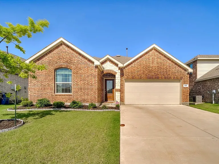 404 Pepperbark Ave — Photo 1