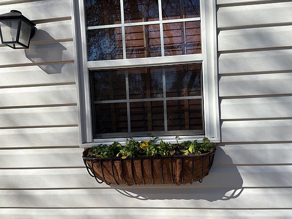5th image of 204 1/2 S College St