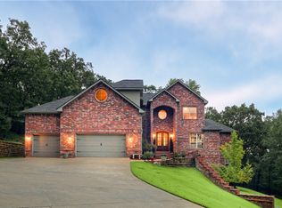 2464 N Fox Trl, Fayetteville, AR 72703