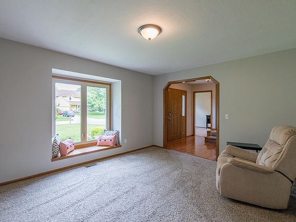 5th image of 12747 Wheaton Ave NW