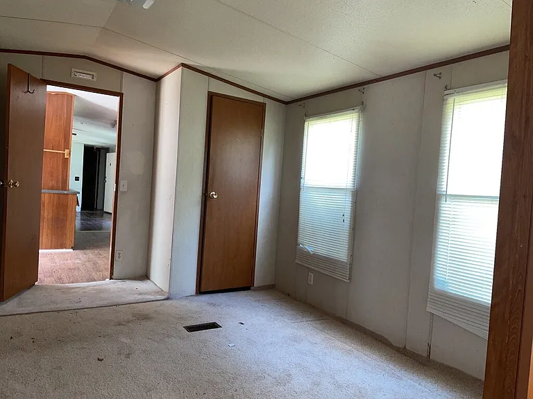 48 Claridge Ct — Photo 8