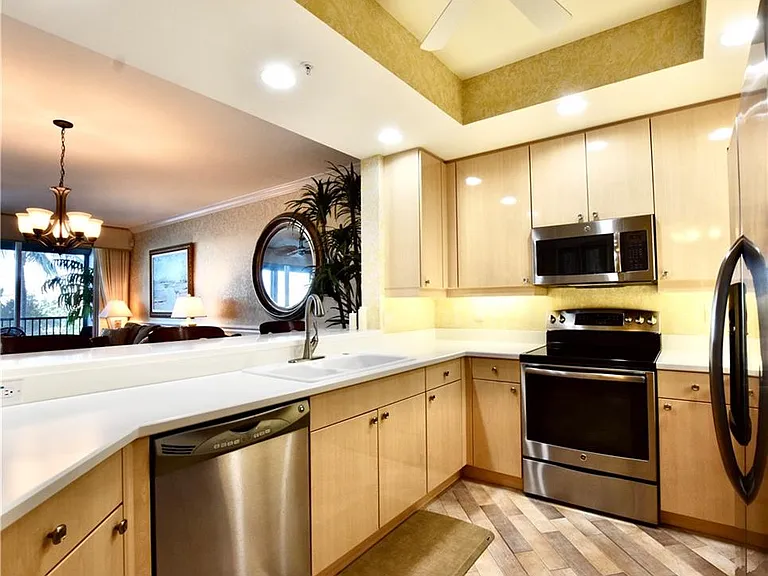 430 Cove Tower Dr #302 — Photo 29