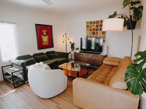 3rd image of 2836 Somerset Dr #1