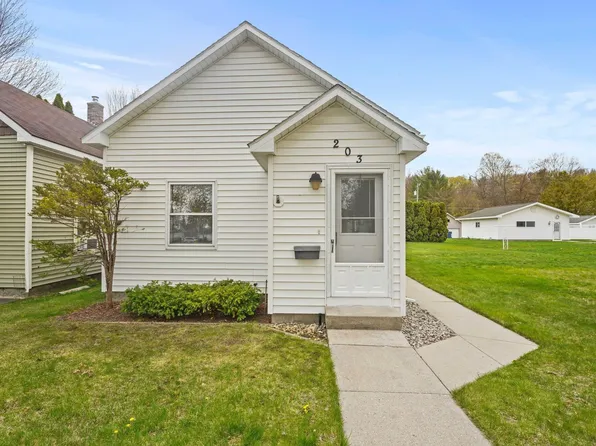 203 W 16th St, Traverse City, MI 49684