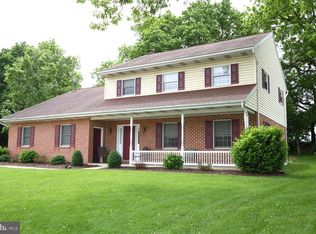 323 Locust Ln, Mount Joy, PA 17552