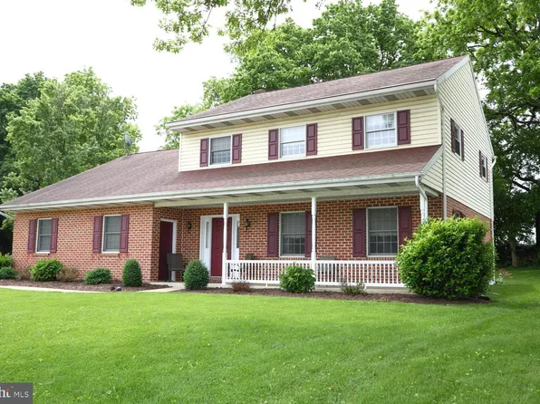323 Locust Ln, Mount Joy, PA 17552