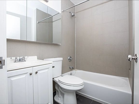 5th image of 162 E 61st St #C1