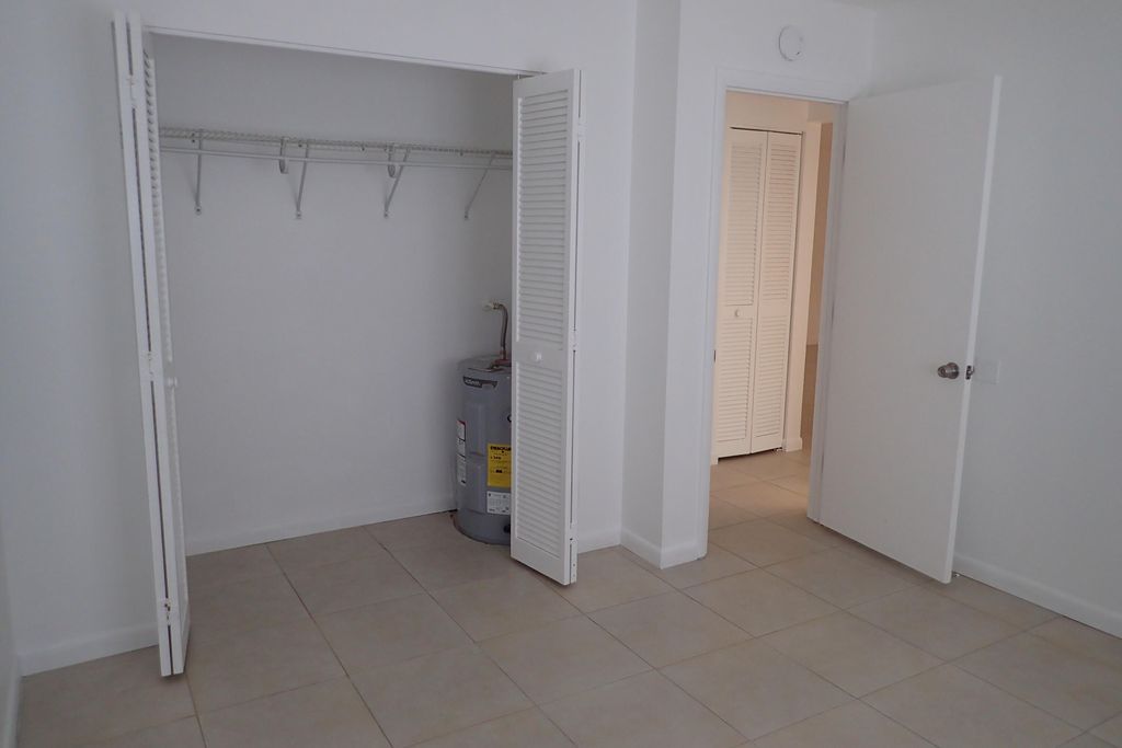151 SW 14th Ct APT A, photo 9