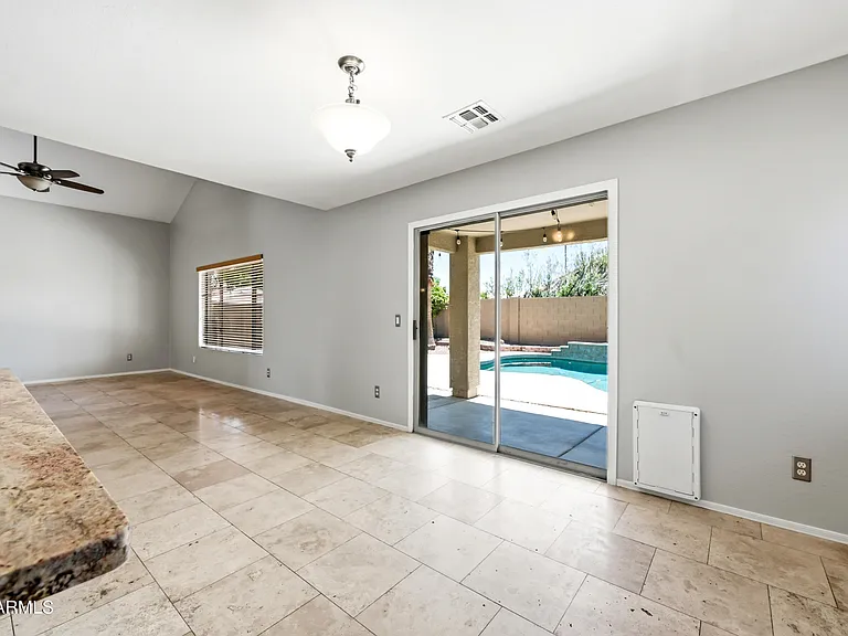 3289 E Waterman St — Photo 14