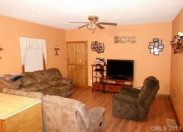 1st image of 213 W Ohio Ave