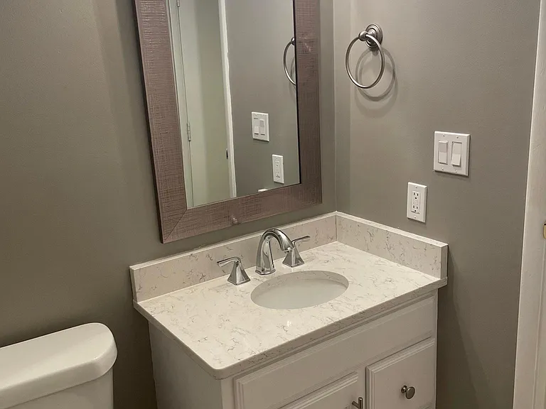 648 Topaz Ln — Photo 2