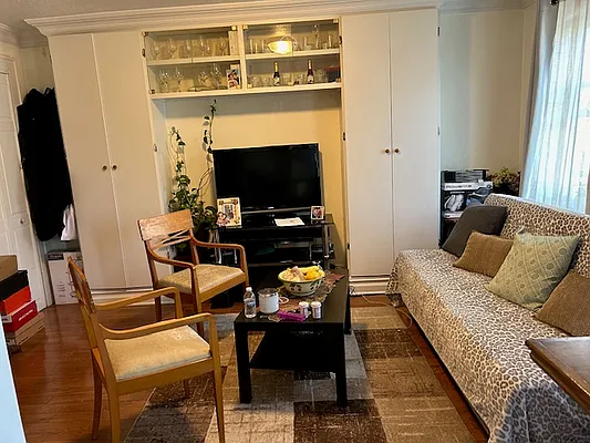 Rented by Alexiou Realty | media 17