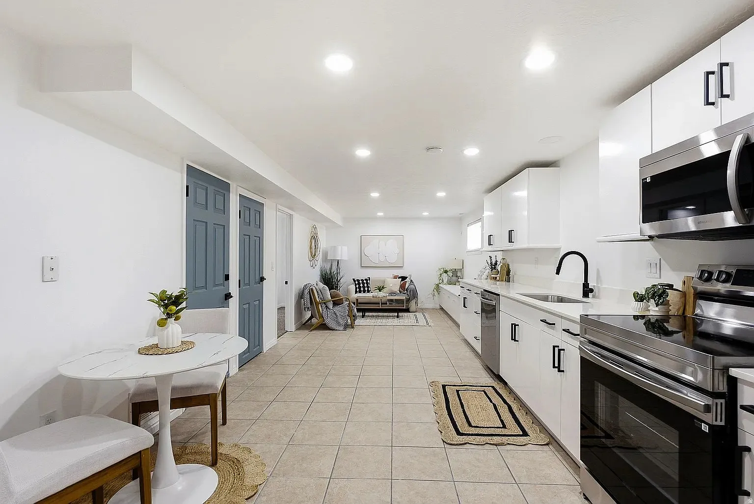 2 bed, 1100 sqft, $2,000 — Photo 3