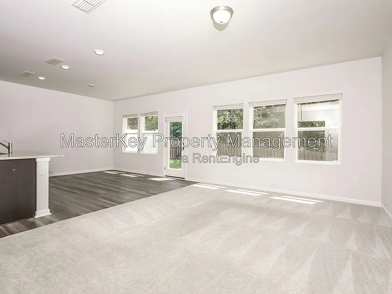 804 McKenzie Park Ter — Photo 9