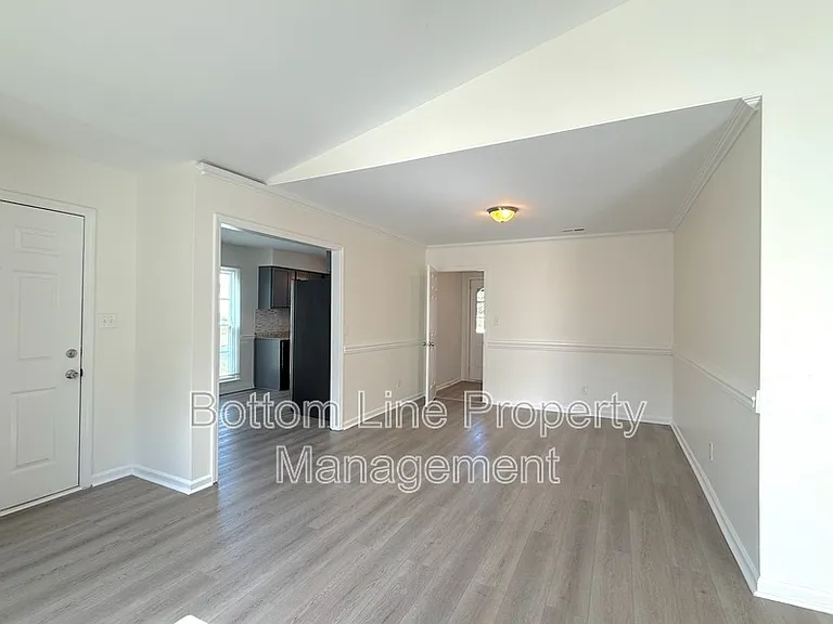 4013 Inglehurst Dr — Photo 6