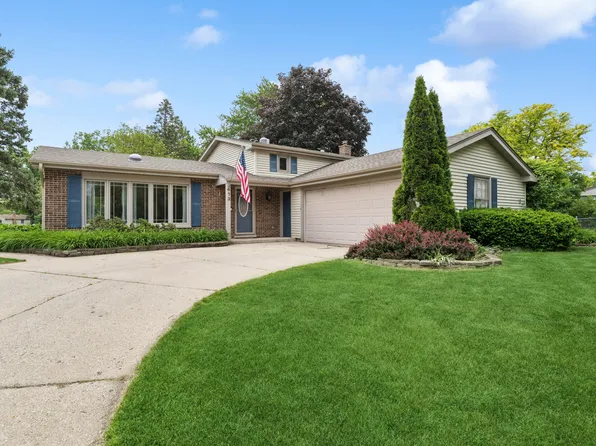 413 Catalpa Ln, Libertyville, IL 60048
