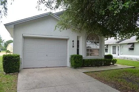 619 Cockatoo Loop — Photo 2