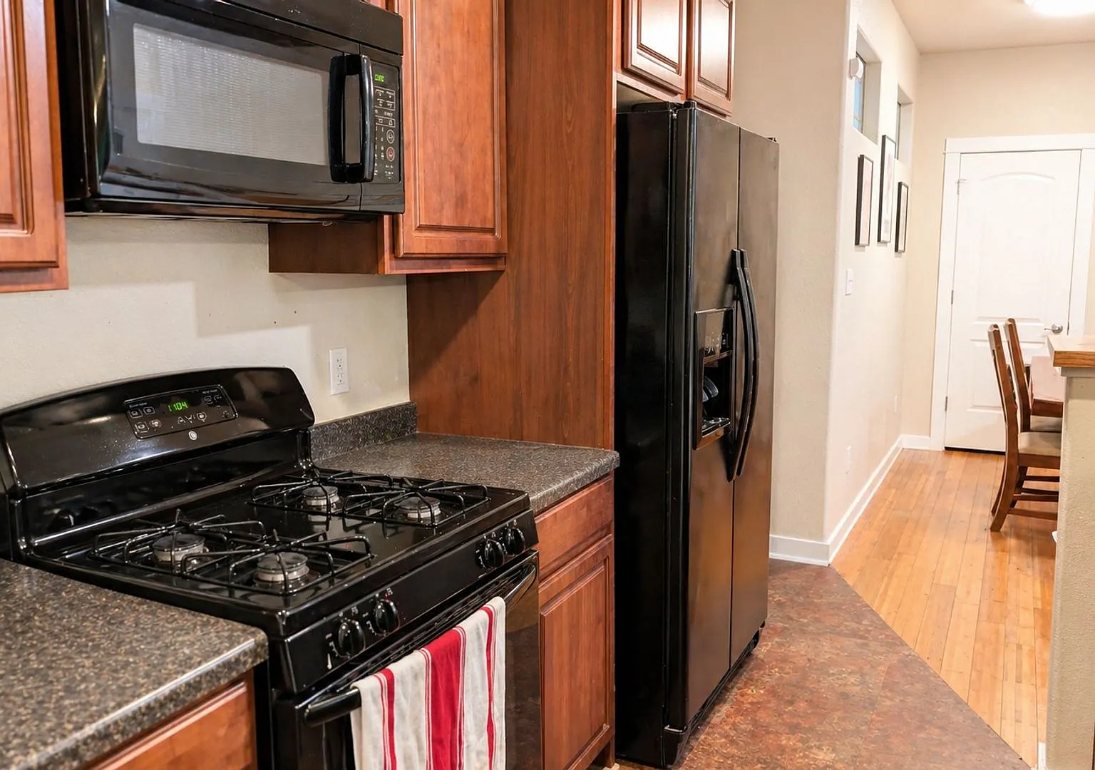 3 bed, 1460 sqft, $2,595 — Photo 3