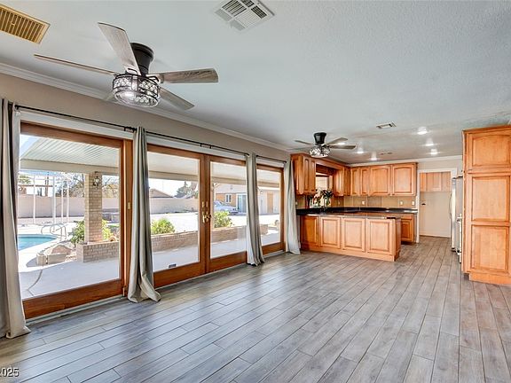 5th image of 3070 Breton Dr