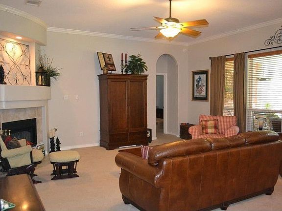 5th image of 617 Lantana St