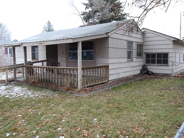 1204 E Bismark Ave — Photo 1