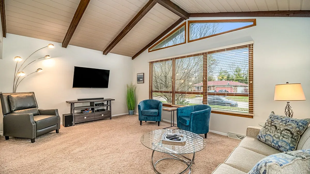 Living Room - 886 Arthur Dr #ID1285093P