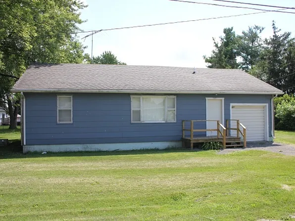 507 S Race St, Piper City, IL 60959