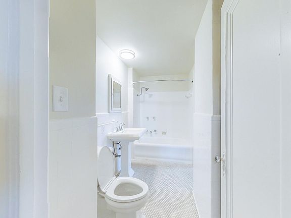 5th image of 420 E Armour Blvd APT 8CE