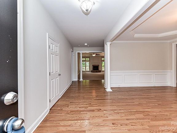 4th image of 416 Stonewater Bay Ln