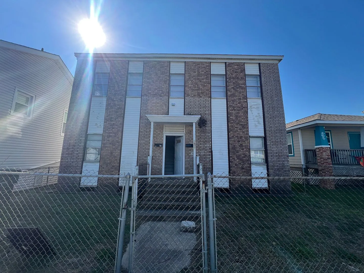 Three bedroom Upstairs Duplex — Photo 1