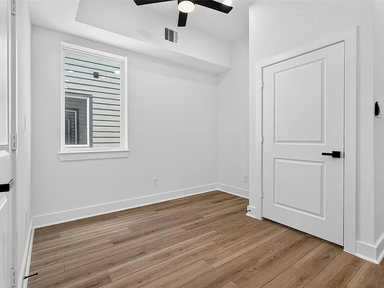 4822 Creekmont Dr #B — Photo 3