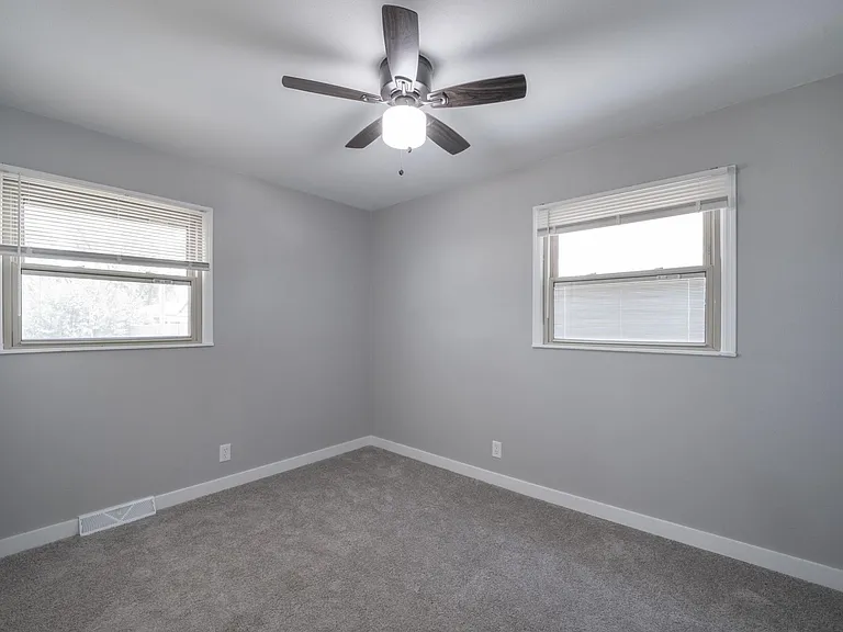2620 S Fern Ave — Photo 7