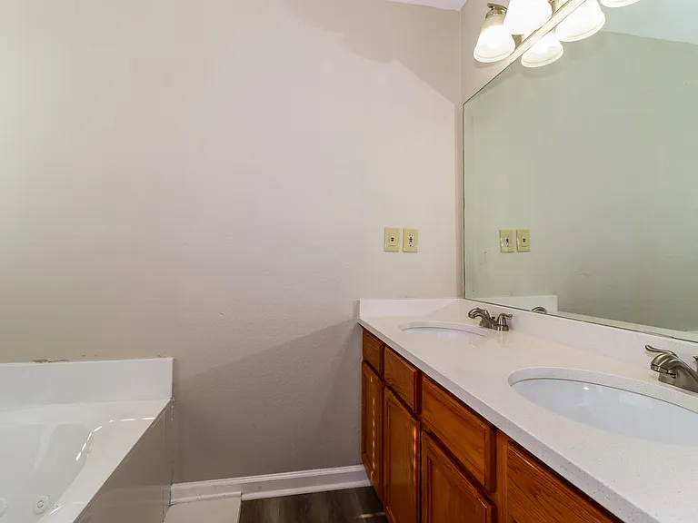 1024 Scofield Dr — Photo 12
