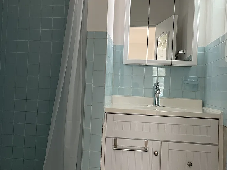 810 1st Ave NW #2 — Photo 5