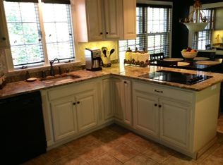 24 Guernsey Rd, Bloomfield, CT 06002