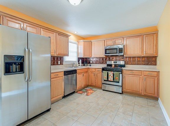 4th image of 2913 Strawbridge Pl