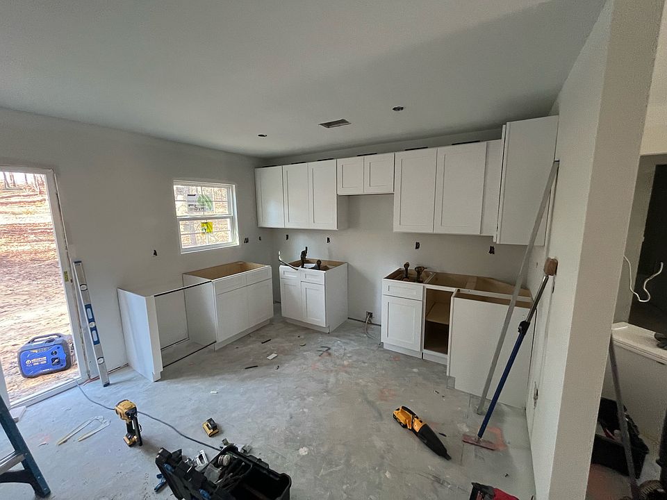 2nd image of 1845 Sunny Ln