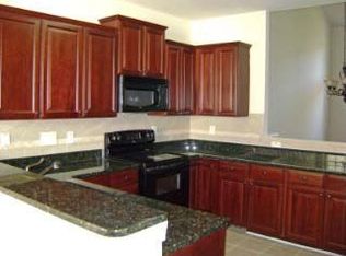 32 Hawk Ridge Dr, Spring Lake, NC 28390