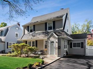 145 Argyle Rd, Stewart Manor, NY 11530