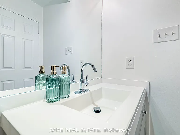 60 Fairwood Cir #28 — Photo 29