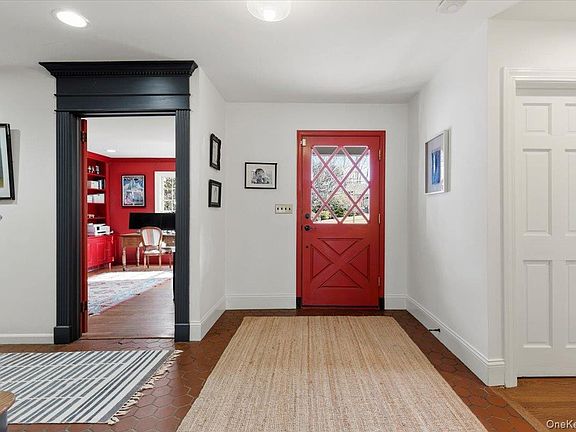 4th image of 8 Douglas Circle