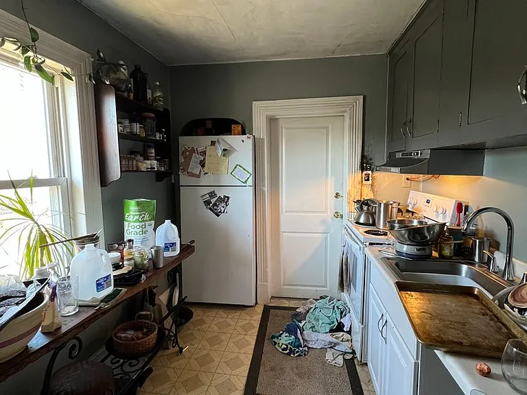 1127 E 3rd St — Photo 5