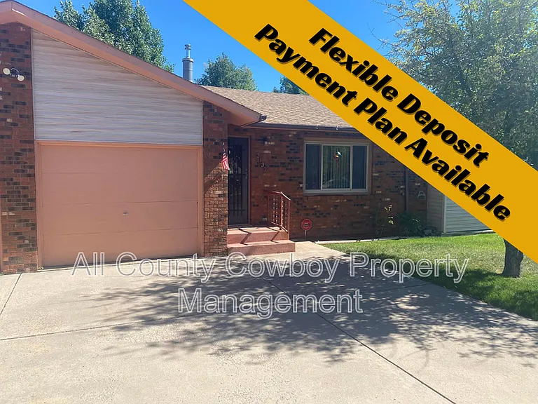2132 Carrington Ct — Photo 1